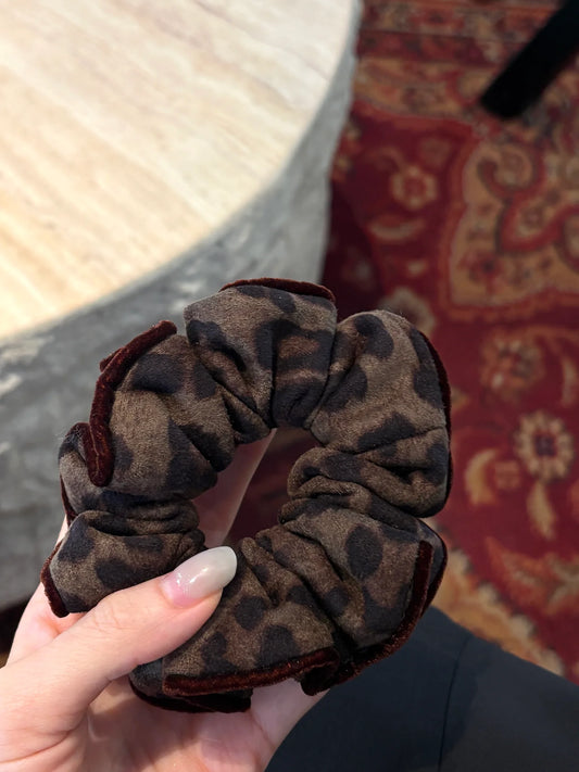 Chic Leopard Print Scrunchie